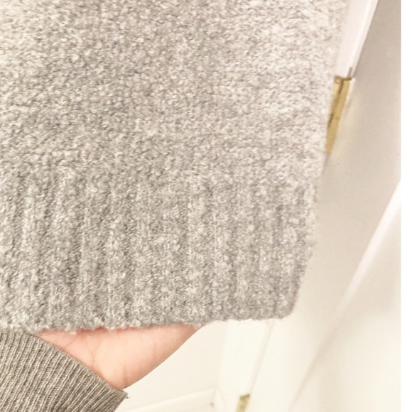 EVERLANE The Teddy Boucle Crewneck Sweater in Heather Grey SZ: Medium - Picture 9 of 11